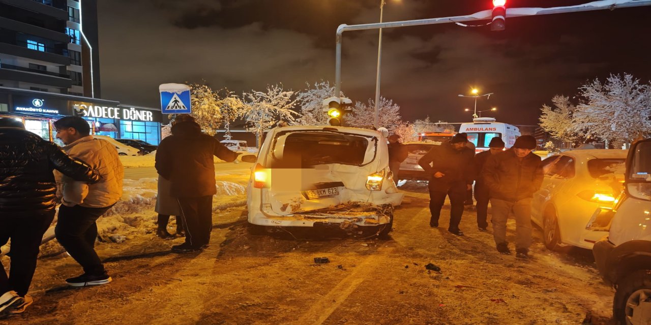İpekyolu Caddesi’nde Can Pazarı: 4 Yaralı
