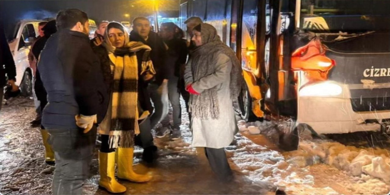 Cizre Belediyesi’nden Kar Seferberliği: Hem Yollar Açıldı Hem İçler Isındı!