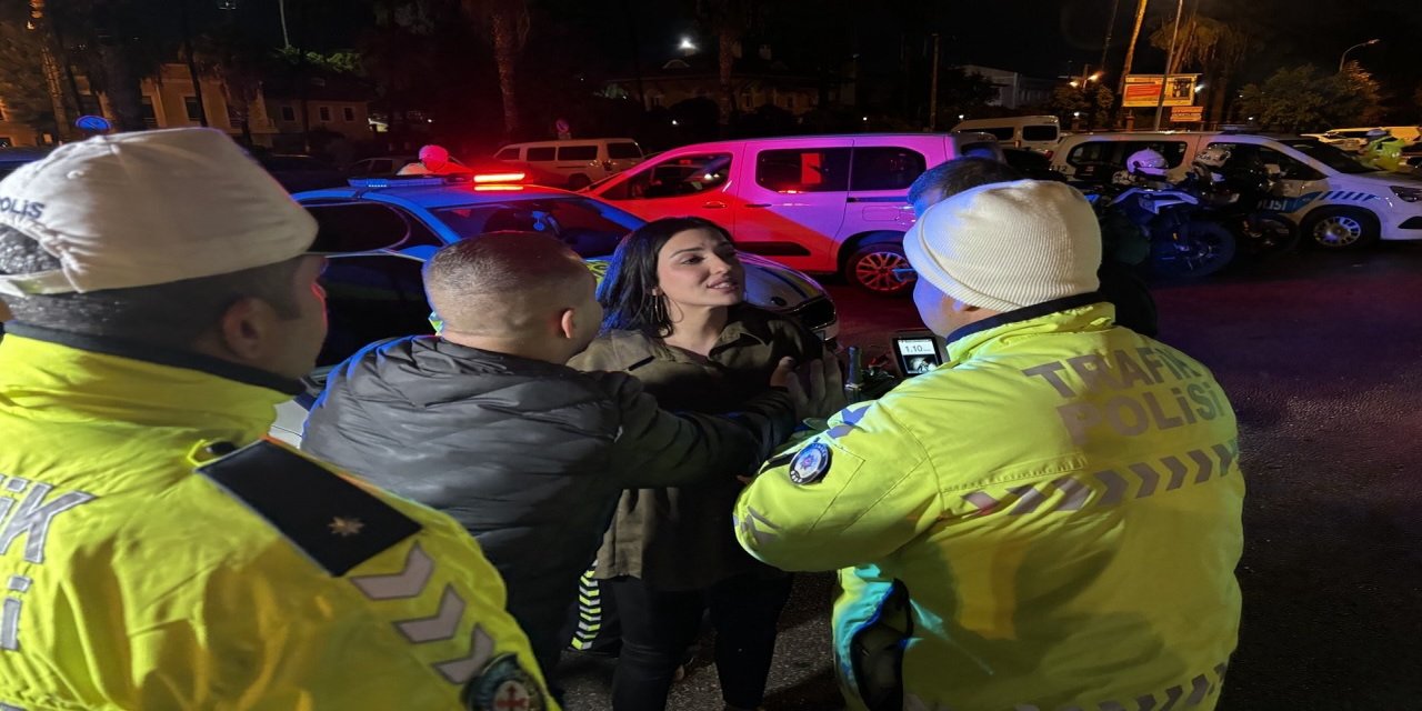 Trafik uygulamasında alkollü çıktı, gazeteciye saldırdı