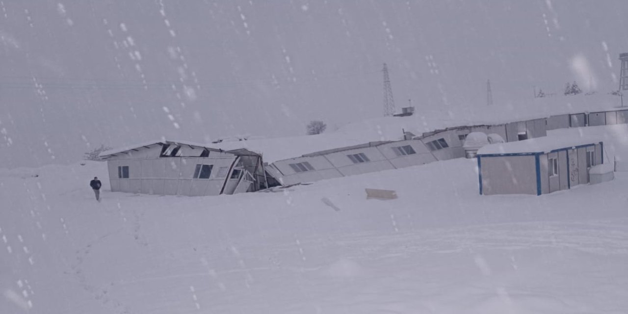 Şırnak Bölge Hastanesi Şantiyesinde Korkutan Kaza: Yemekhane Çatısı Çöktü!