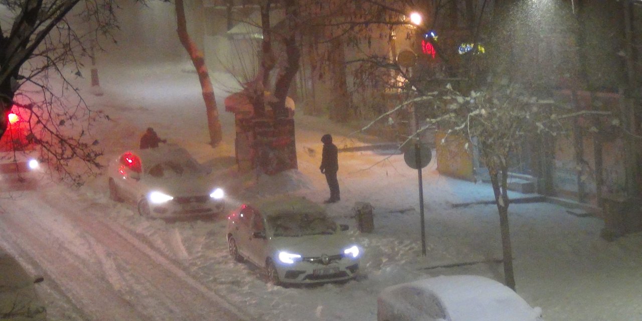 Şiddetli Tipi Ulaşımı Durdurdu: Yollar Kapatıldı