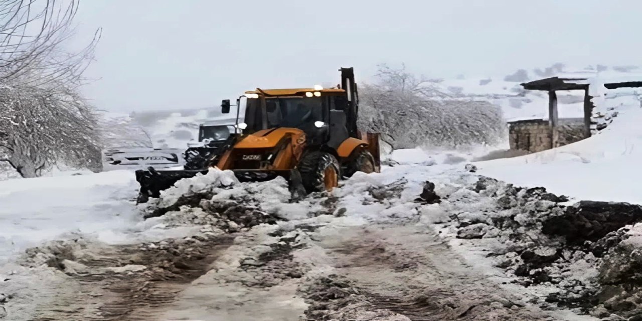 Silopi Düzova Köyünde Kar Temizleme Çalışması