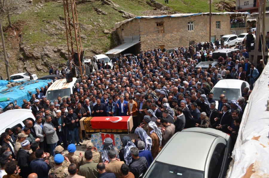 EMEKLİ KORUCU BAŞINI YÜZLERCE KİŞİ SON YOLCULUĞUNA UĞURLADI