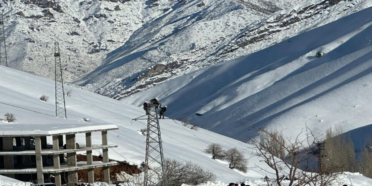 Beytüşşebap’ta elektrik için seferberlik