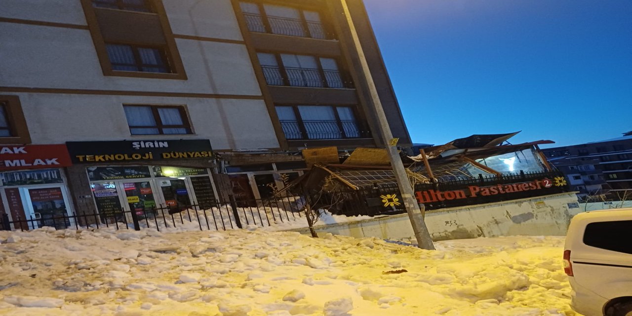 Şırnak’ta Yoğun Kar Çökertti: Hilton Pastanesi’nin Çatısı Çöktü