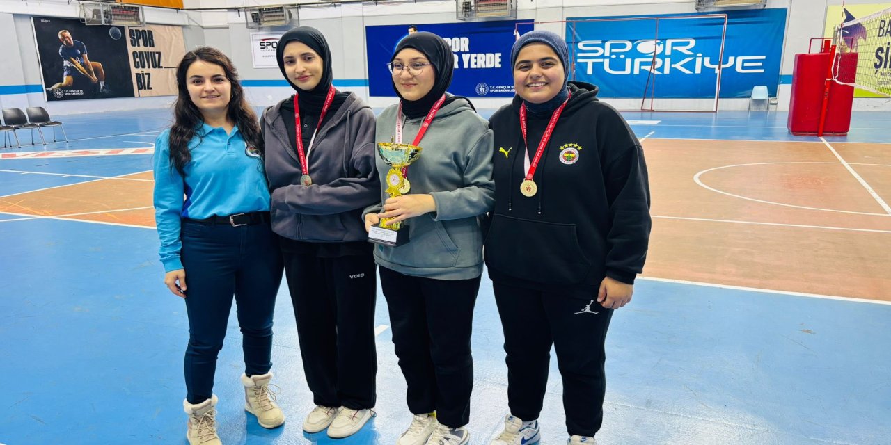 Silopi ve Cizre Masa Tenisinde Kapıştı: İl Birinciliği Kupası Silopi'ye Gitti