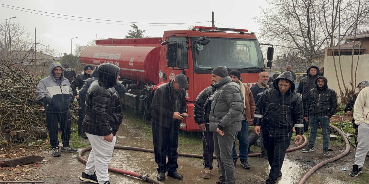 Alevler Bir Yuvayı Kül Etti: Nurgül Özdemir Evinin Yanışını Gözyaşlarıyla İzledi!