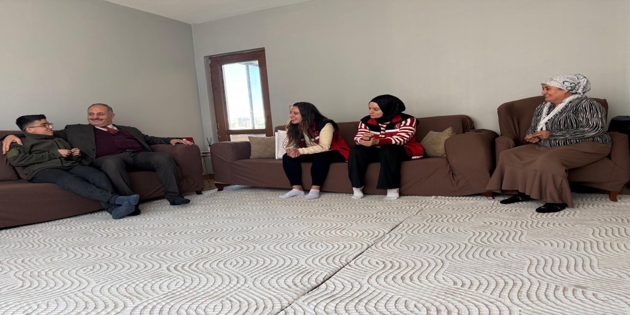 Şırnak’ta Engel Tanımayan Ziyaret: Beyaz Baston Haftası’nda "Gönül Köprüsü" Kuruldu!