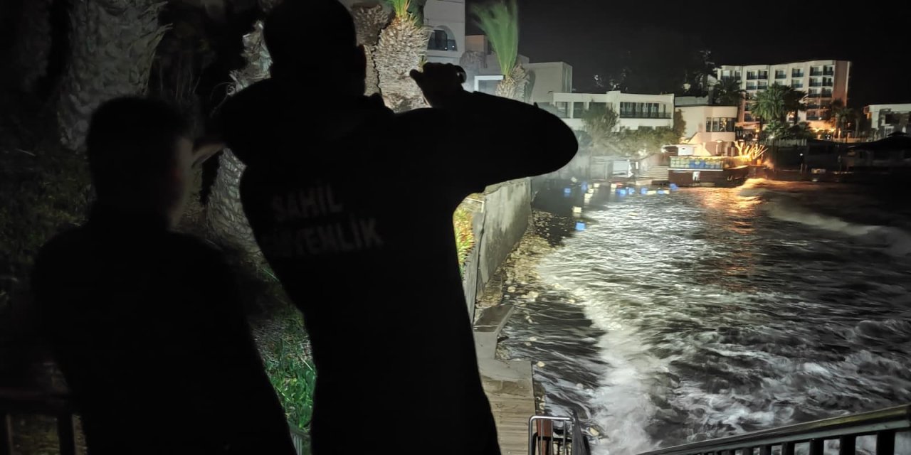 Fırtına, iskelede çalışan işçileri denize düşürdü: 1 ölü, 2 yaralı