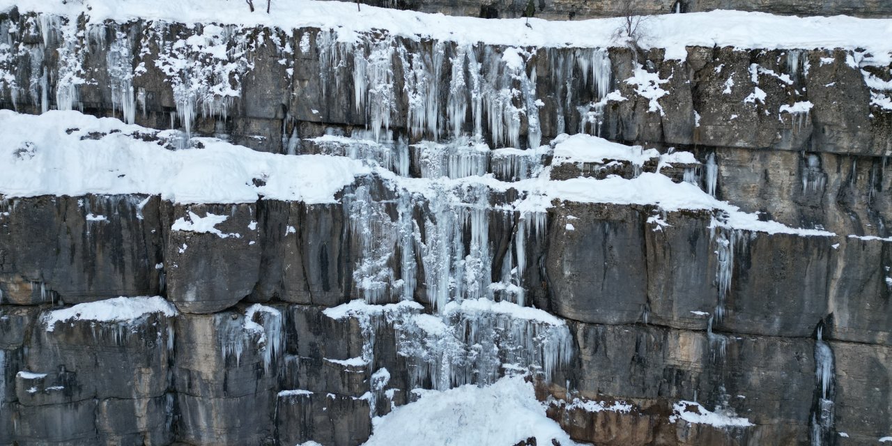 Şırnak'ta dev buz sarkıtları dronla görüntülendi