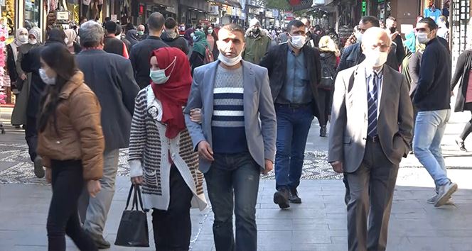 Gaziantepliler yeni yasaklara rağmen dışarıda