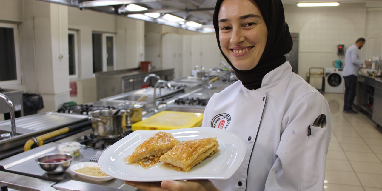 Fıstıklı Baklavaya yeni Rakip! Amasya'nın Elmalı Baklavası büyük beğeni topladı
