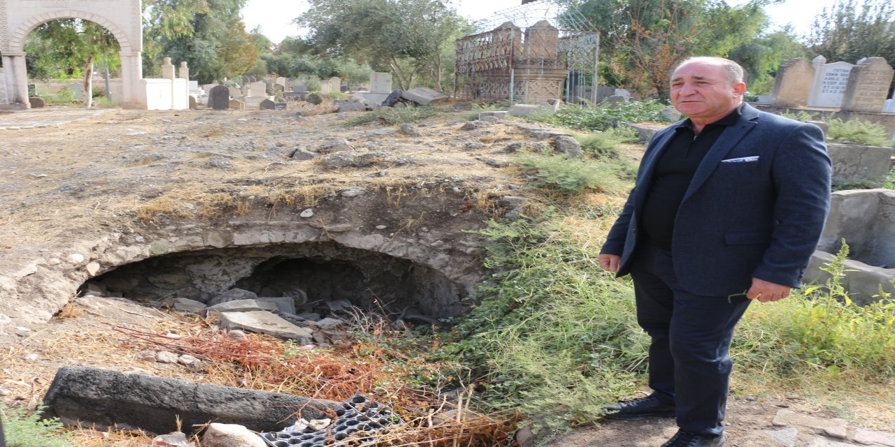 Cizre’de Definecilerin Hedefindeki Tarihi Medrese Kurtarılmayı Bekliyor