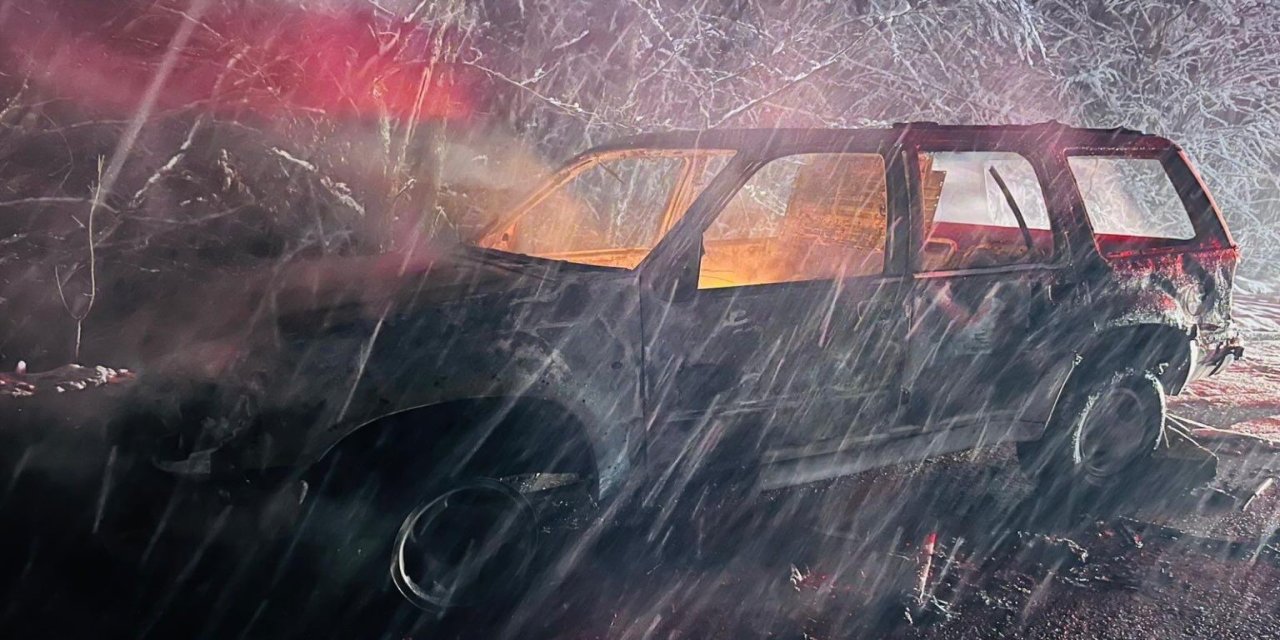 Yolun Ortasında Kabusu Yaşadı! Saniyeler İçinde Demir Yığınına Döndü