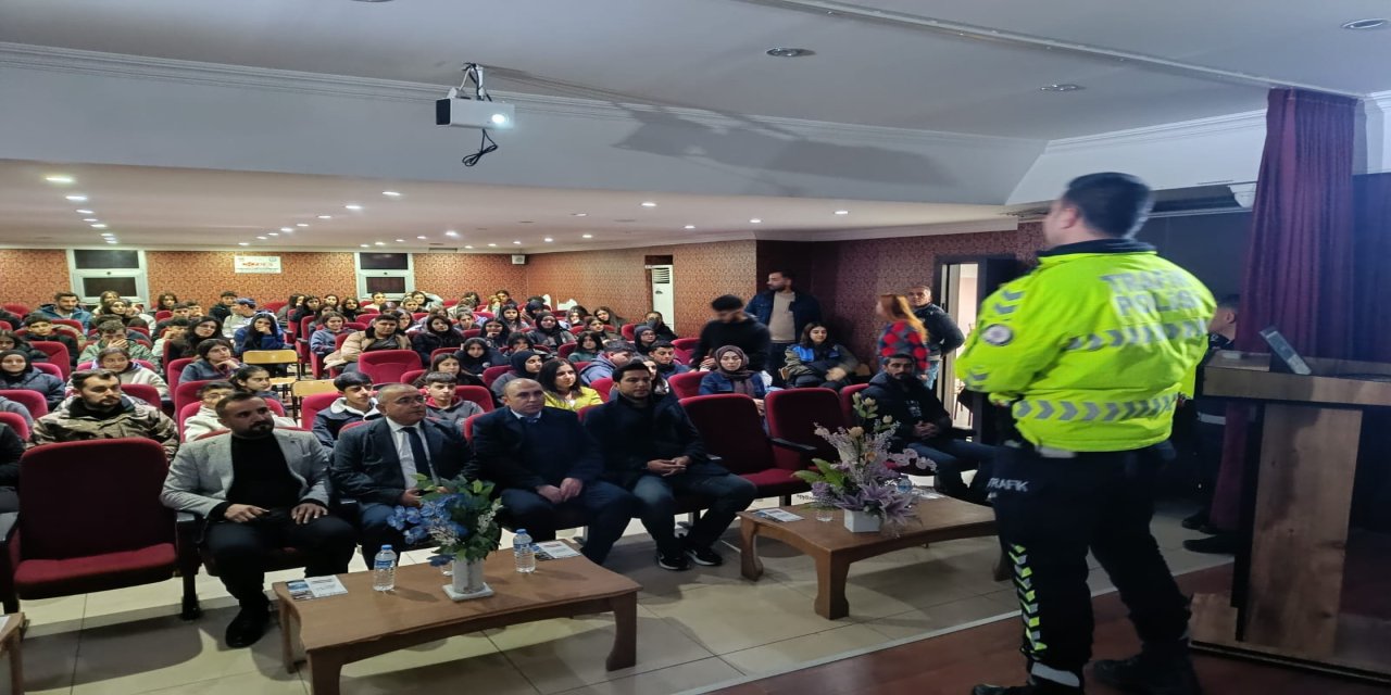 Şırnak’ta Öğrencilere Güvenli İnternet ve Trafik Bilinci Eğitimi