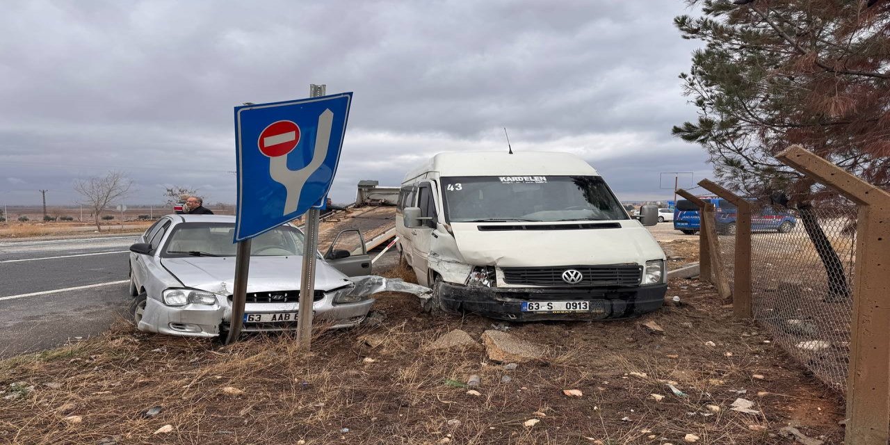 Otomobil ile minibüs çarpıştı: 7 yaralı