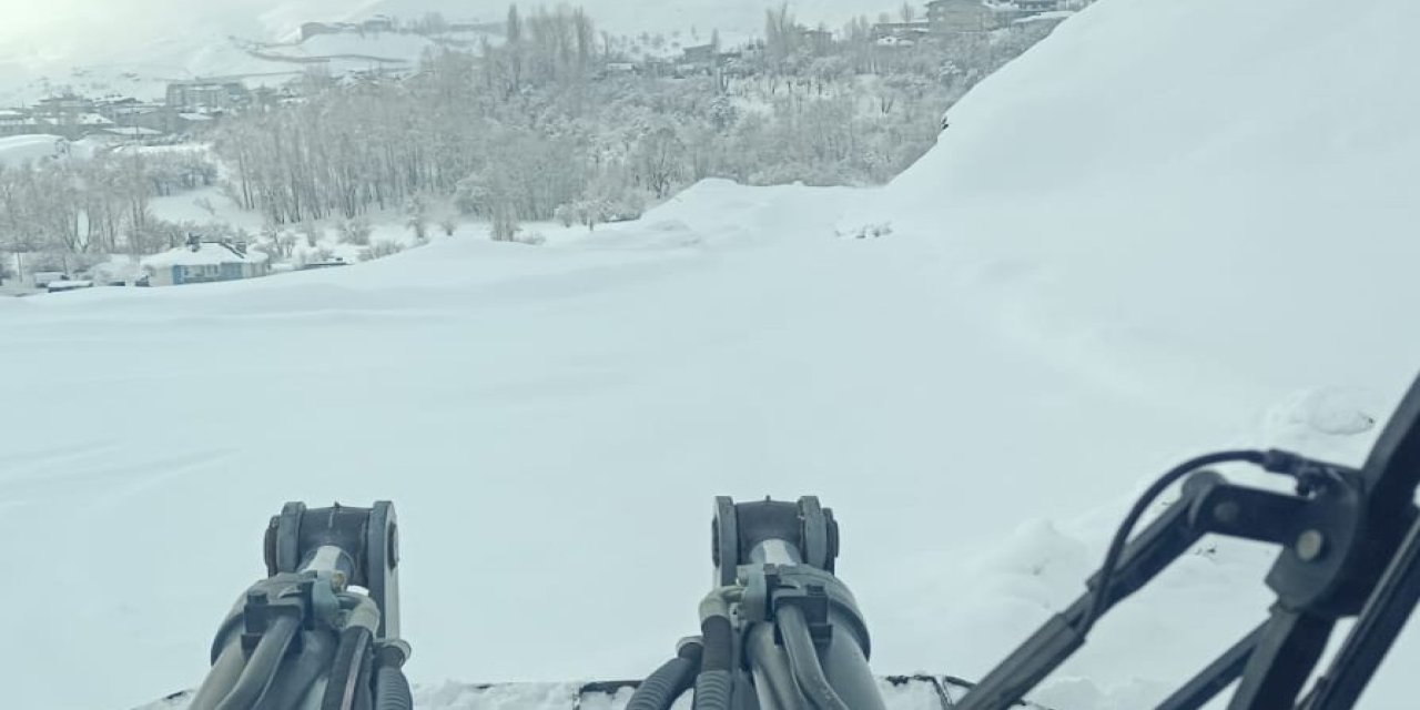 Hakkari'de 36 yerleşim yerinin yolu ulaşıma kapandı