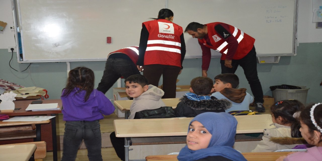 Silopi’de Minik Kalpler Kızılay ile Isındı!