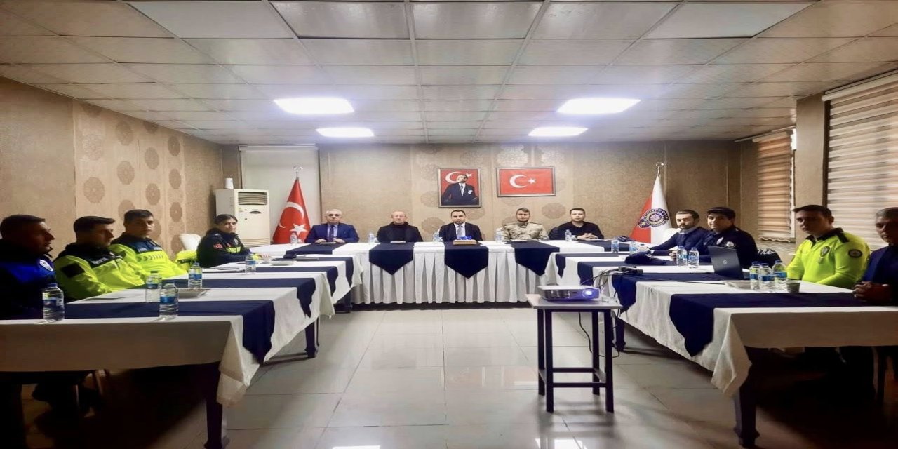 Silopi'de Trafik Düğümü Çözülüyor! Esnafa Saat Sınırı, Caddelere Yeni Düzen