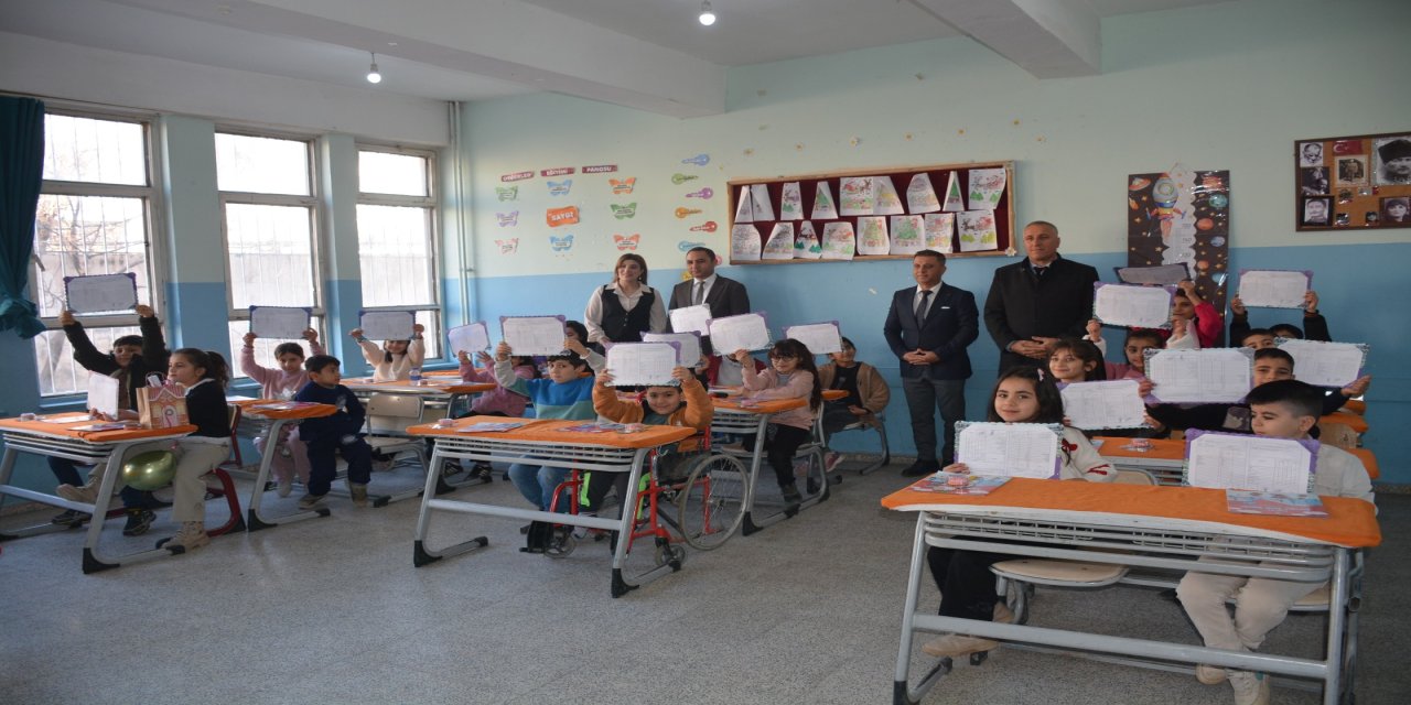 Silopi'de Karne Dağıtım Töreni Yapıldı! Öğrenciler Ara Tatile Çıktı