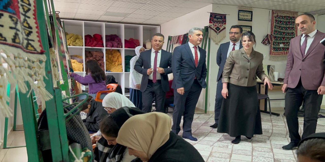 Şırnak’ın Kültürel Mirası Silopi’de Yaşatılıyor! Kilim Dokuma Kursuna Övgü