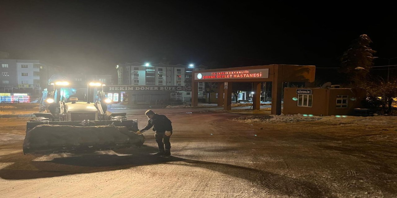 Kent Merkezinde Kar Temizleme Çalışmaları Devam Ediyor