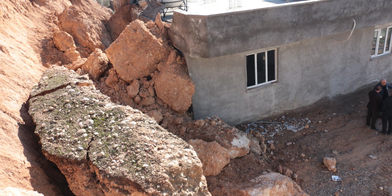 Cizre’de Heyelan 5 kişilik aile ölümden kıl payı kurtuldu