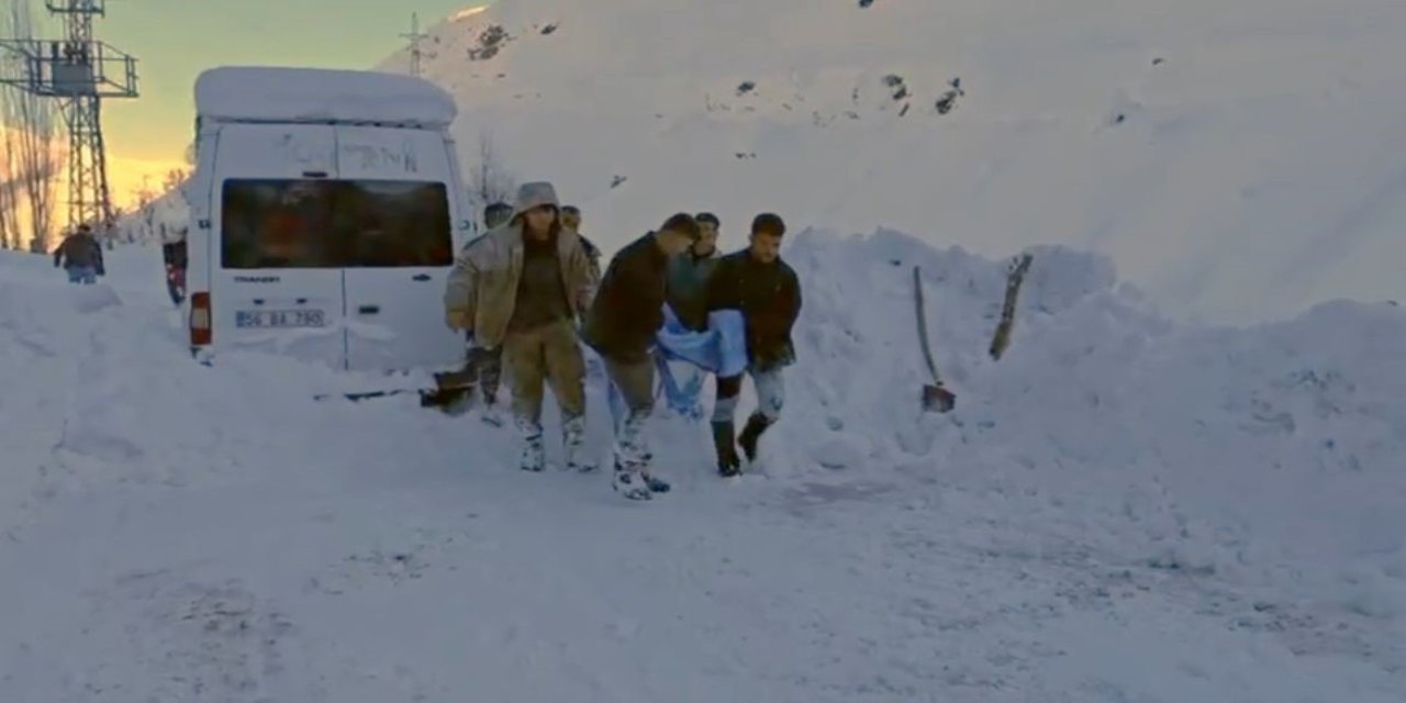 Metrelerce Yükseklikten Karın Üstüne Çakıldı!