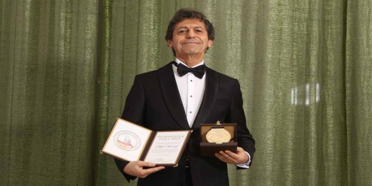 Dünyaca Ünlü Yazar Akif Manaf 2025 Yılı International Peace Prize Ödülü’nü Aldı