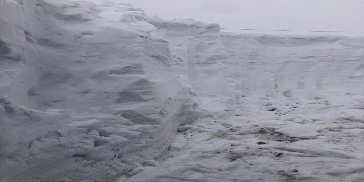 Şenoba’da Zorlu Kış Mesaisi: Belediye Ekipleri Gece Gündüz Çalışıyor