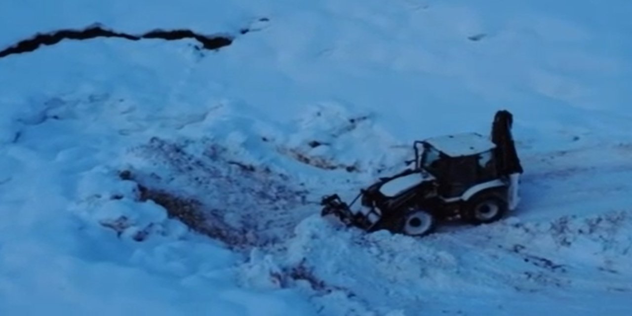 Şırnak’ta Kardan Tünellerle Ulaşıma Hayat Veriliyor