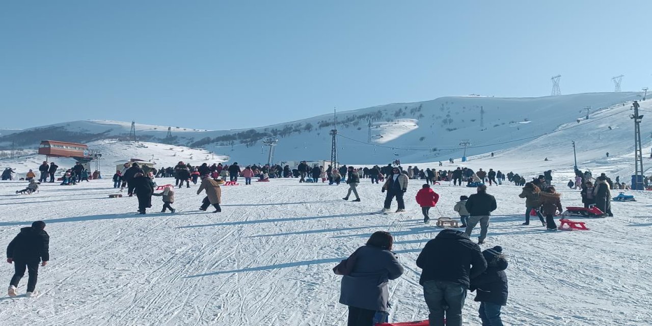 Bitlis'te kayak merkezine yoğun ilgi