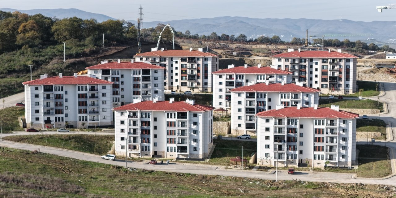 Türkiye'yi Ev Sahibi Yapma Sözü Meyvelerini Veriyor! Bir Bölgede Daha Vatandaşlar Yuvasına Kavuştu