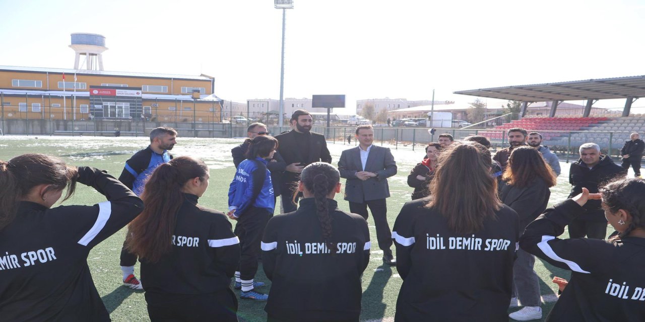 Kaymakam Adıgüzel’den İdil Demir Spor Kadın Futbol Takımına Ziyaret