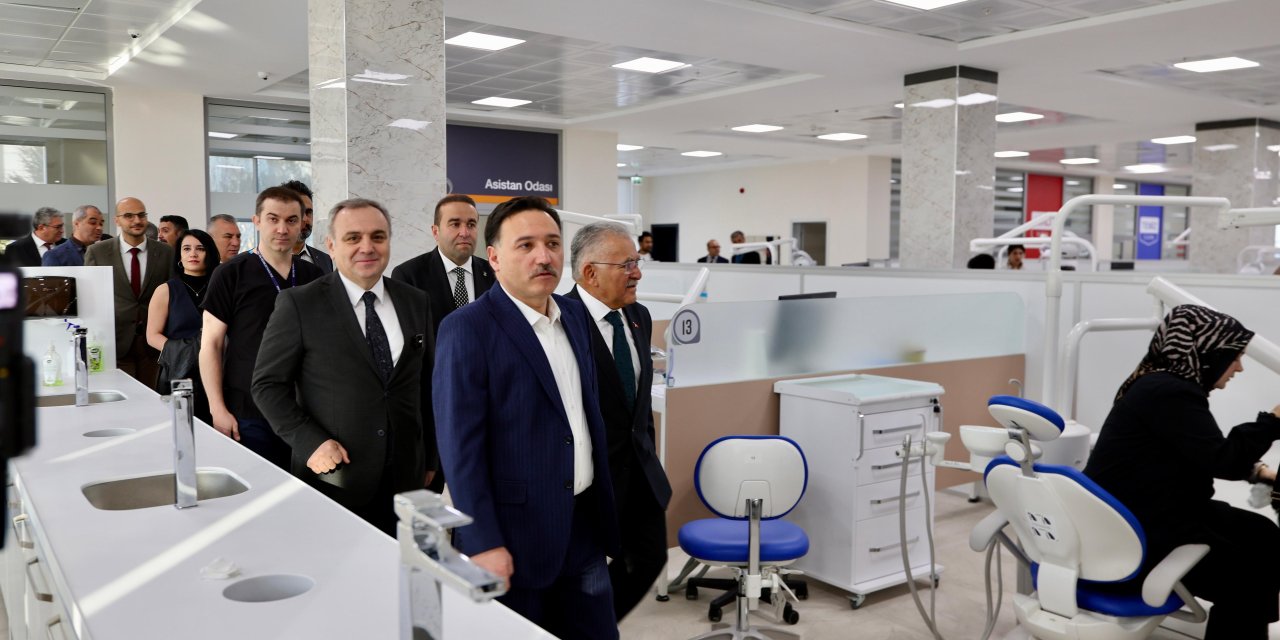 Türkiye'nin en büyük diş hastanesi ilk hastalarını aldı