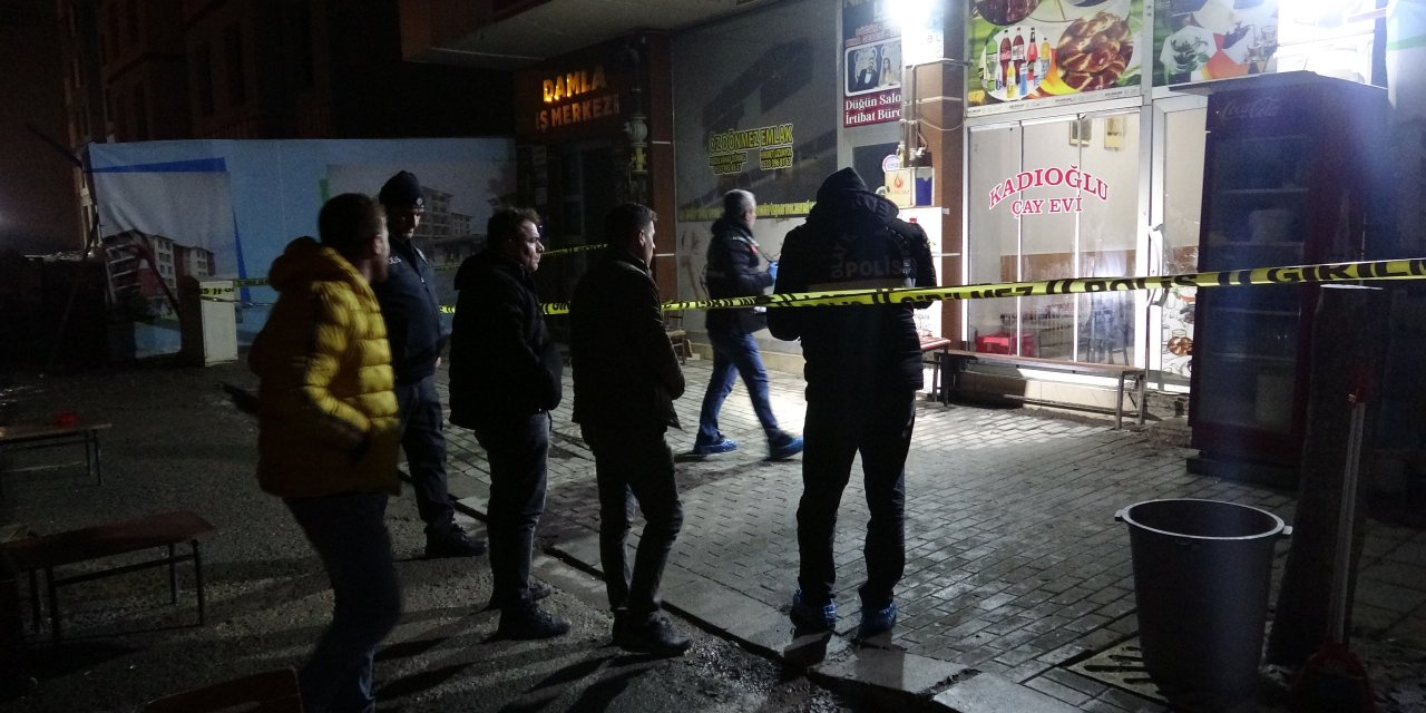 İş yerine silahla saldırıp 7 kişiyi yaraladılar