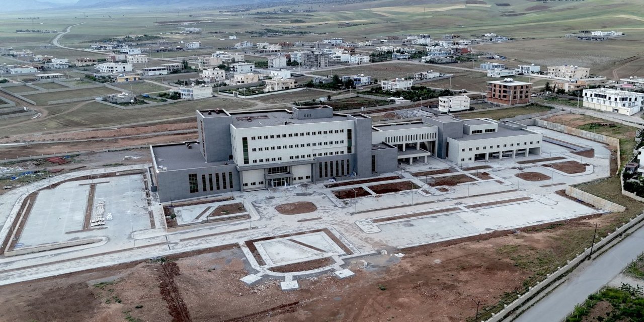 Silopi’de Kadın Doğum ve Ağız Diş Merkezlerinde Kurulum Başladı