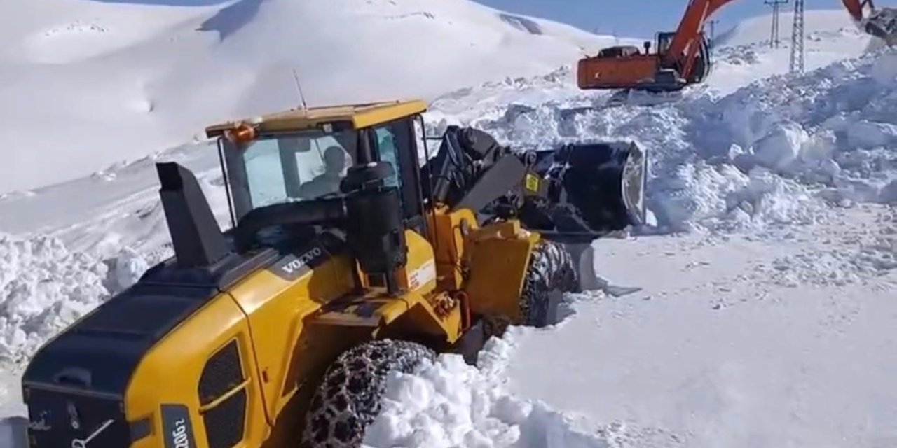 Şırnak'ta Kar Kaplanları Yayla yolları için seferber oldu