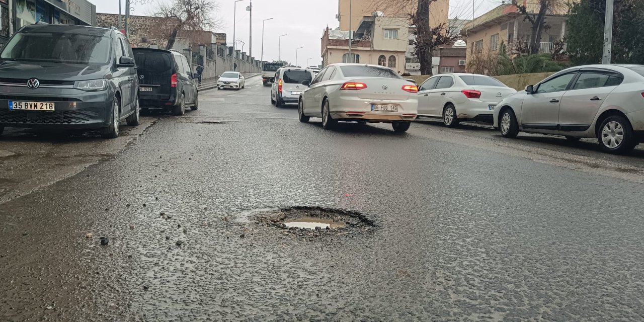 Cizre’de "Çukur" Çilesi bitmiyor, Sürücüler ve Yayalar İsyan Noktasında!