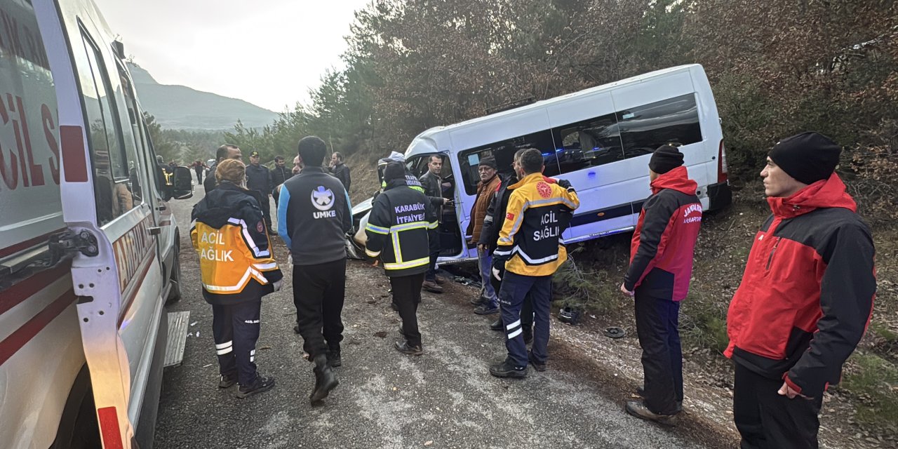 Öğrenci minibüsü şarampole uçtu: 17 yaralı