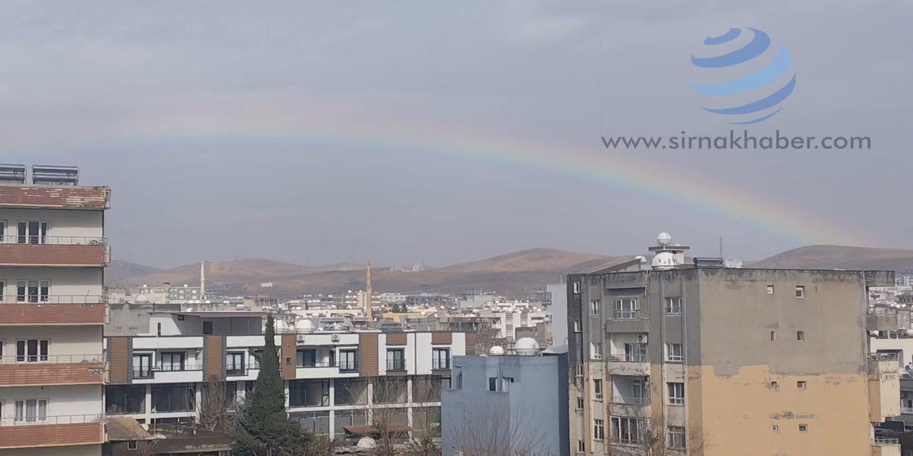 Silopi’de Gökkuşağı Görsel Şölen Sunarken Cudi Dağı Sise Büründü