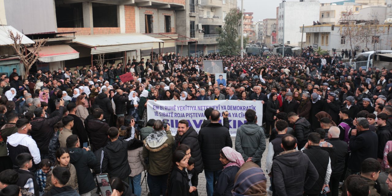 Cizre’de Rojova ile Dayanışma gününde olay çıktı, Polis Tazyikli su ve biber gazı ile müdahale etti