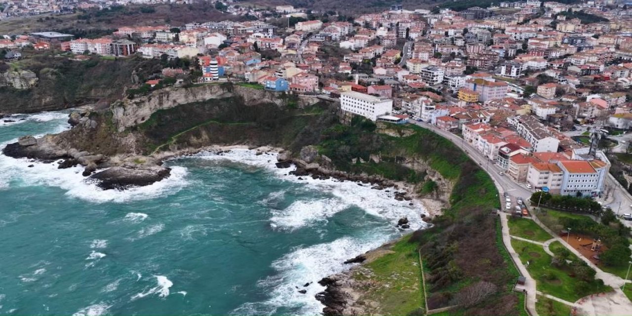 İstanbul'da fırtına Şile Sahili'ni vurdu: Dev dalgalar havadan görüntülendi