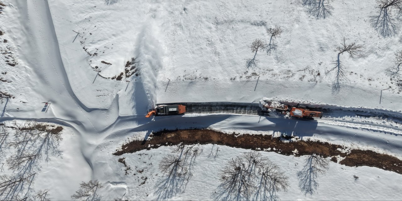 Muş ile Bitlis arasındaki kara yolu kar ve tipi nedeniyle ulaşıma kapatıldı