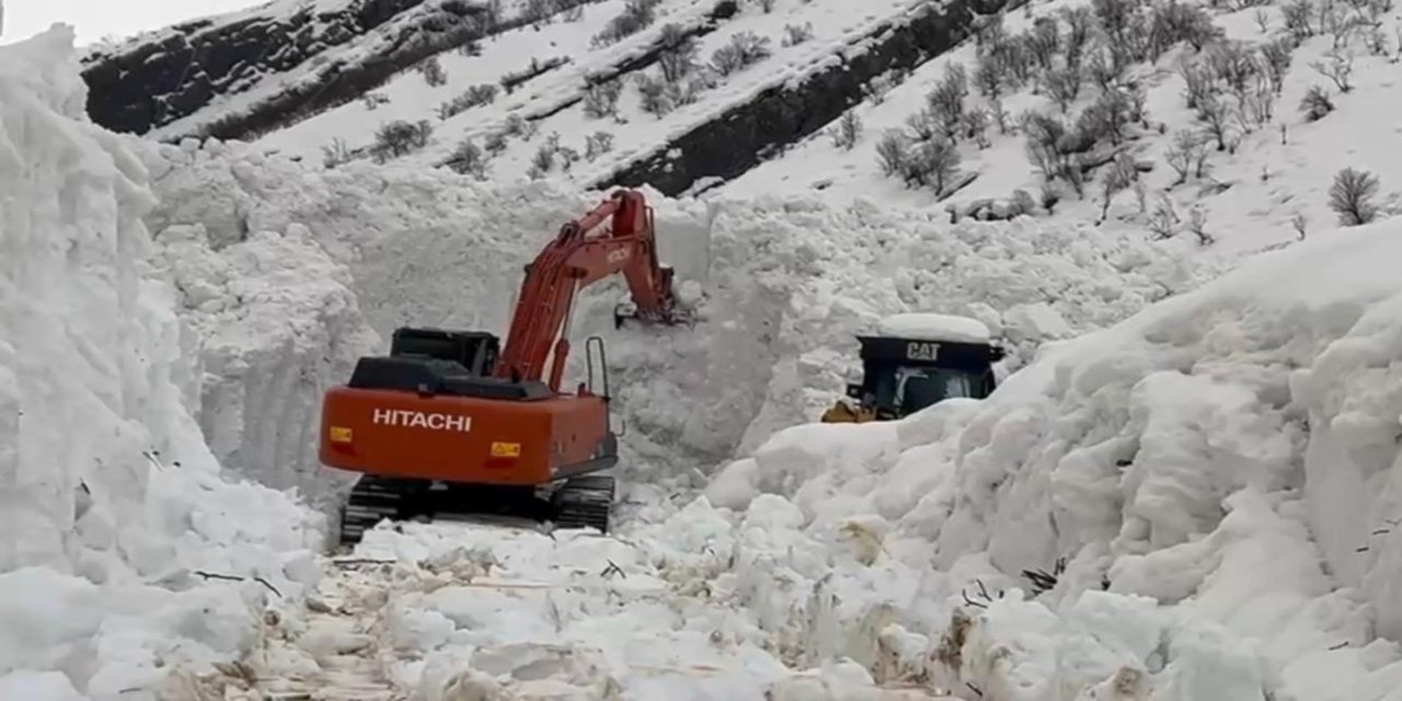 Beytüşşebap’ta Çığ Alarmı: Kar Kalınlığı 2 Metreyi Aştı, Ekipler Sahada
