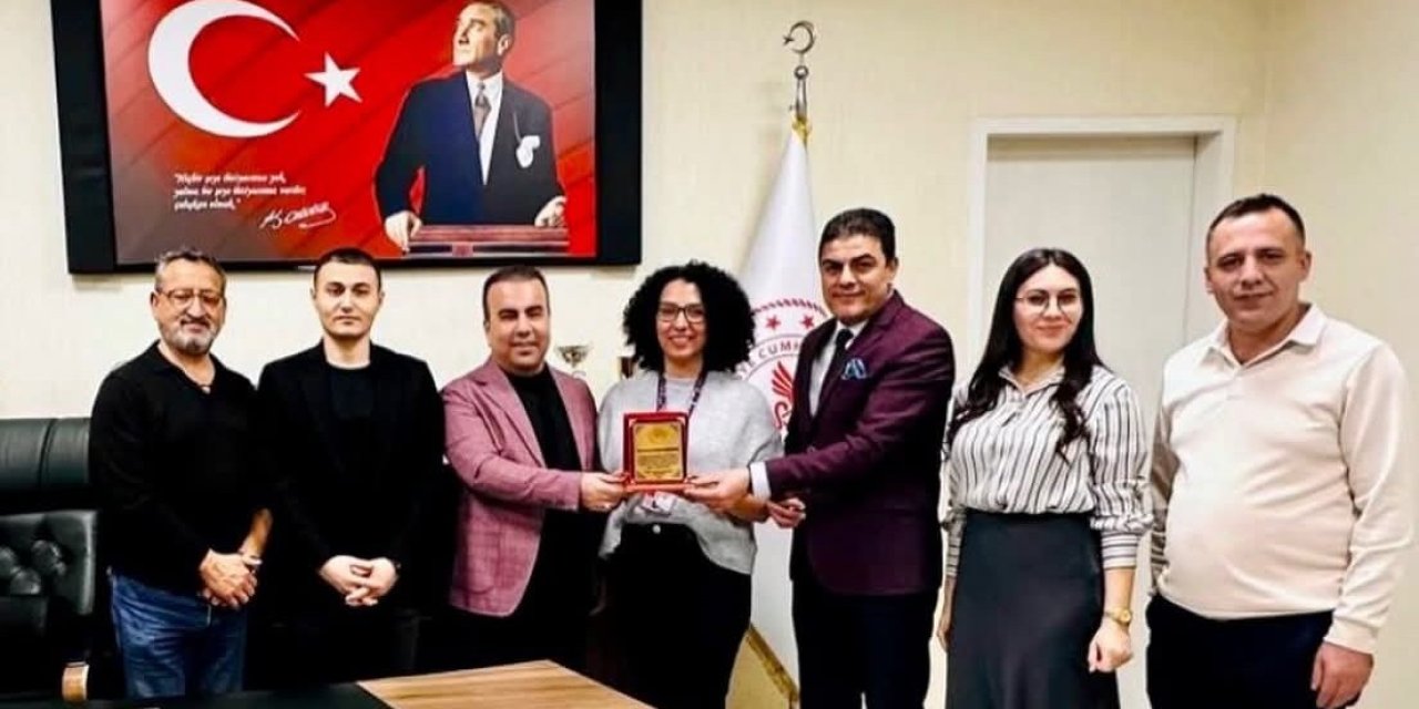 Cizre Devlet Hastanesinde Uzman Dr. Ece Ersal Deregözü’ne Plaketli veda