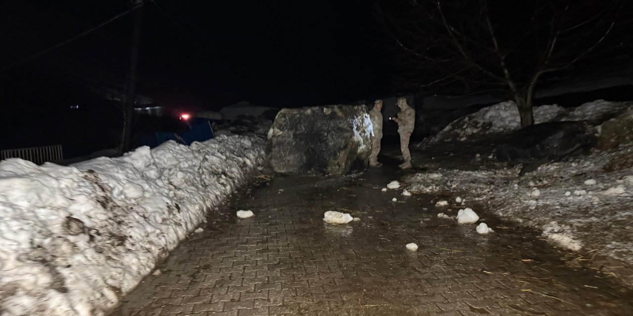 Şırnak’ta Korku Dolu Gece: Dağdan Kopan Dev Kayalar Köyü Vurdu