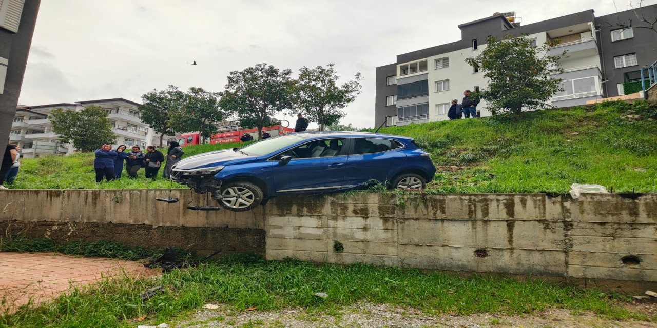 Bir Anlık Hata, Metrelerce Yükseklikten Bahçeye Uçurdu! "Pedal Karışınca" Kabus Yaşandı