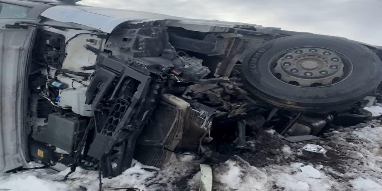 Yoldan Çıkan Tır Yan Yattı! Ekipler Yaralı Sürücü İçin Seferber Oldu
