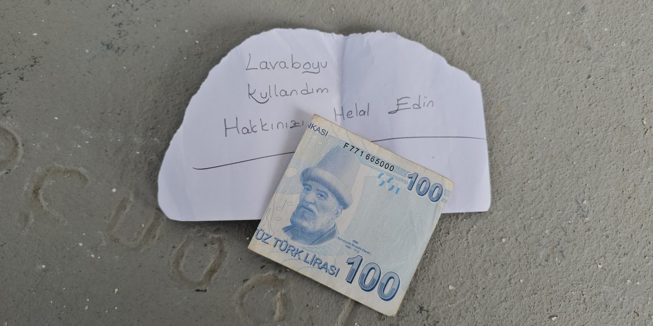 Camide tuvaleti kullandı, notla birlikte para bıraktı